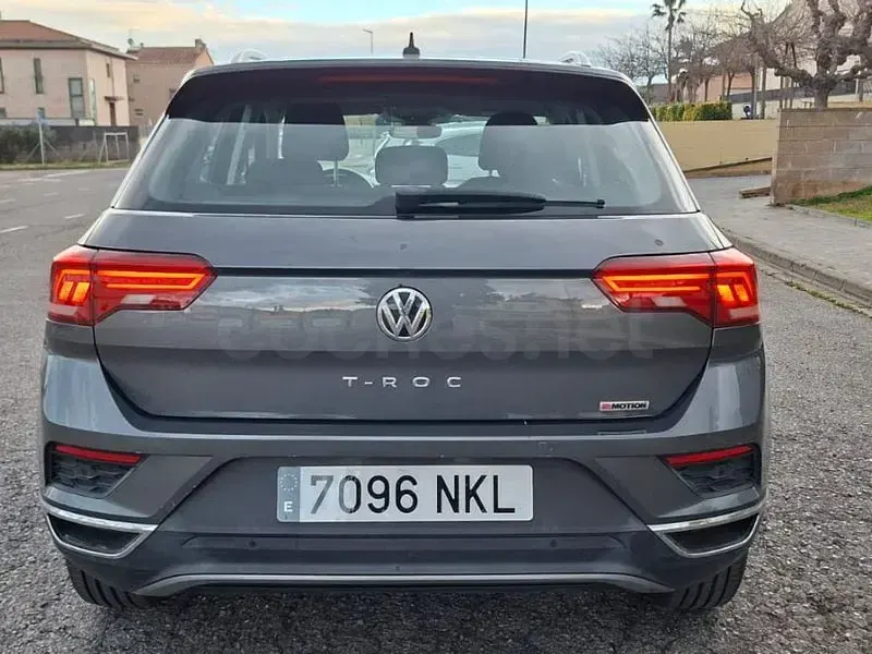 Usado VW T-Roc Sportline 150 CV (110 kW) 2018 Gris / plata SUV