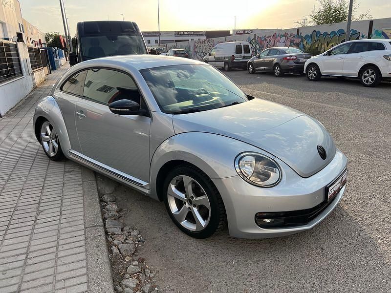 Usado VW Beetle Design 105 CV (77 kW) 2013 Gris Utilitario