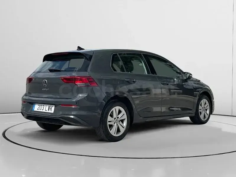 Usado VW Golf VIII 116 CV (85 kW) 2022 Gris / plata Berlina