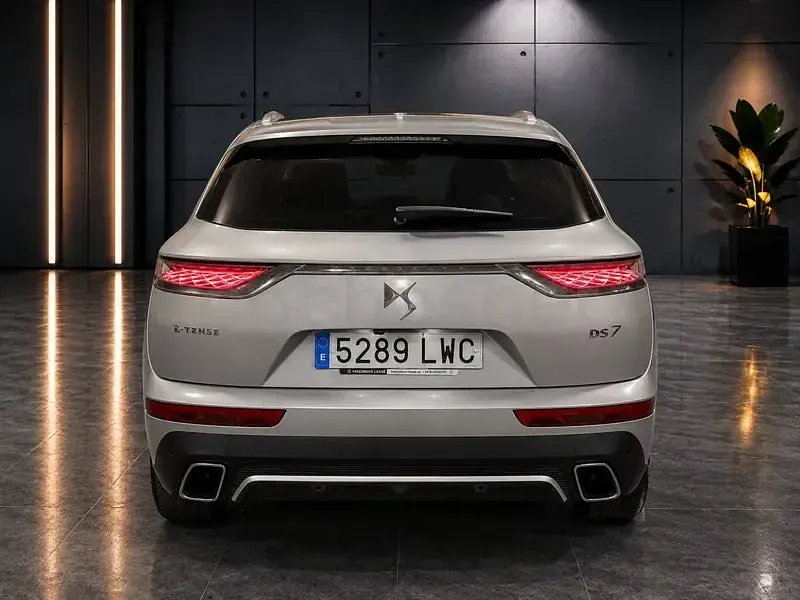 Usado DS Automobiles DS7 Crossback Rivoli 225 CV (165 kW) 2022 Gris / plata SUV