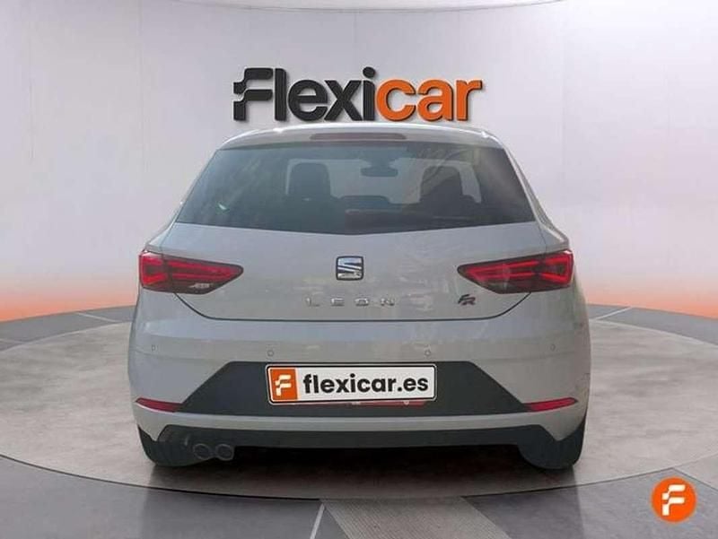 Usado Seat Leon ST FR 150 CV (110 kW) 2019 Blanco Familiar
