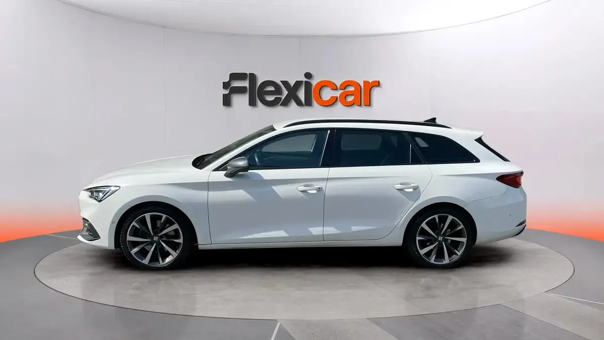 Usado Seat Leon FR 150 CV (110 kW) 2021 Blanco Familiar