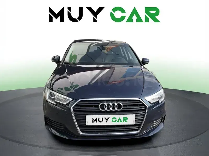 Usado Audi A3 116 CV (85 kW) 2019 Azul Berlina