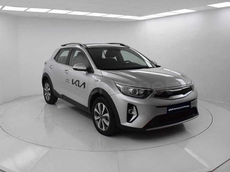 Usado Kia Stonic 101 CV (74 kW) 2025 Gris / plata SUV