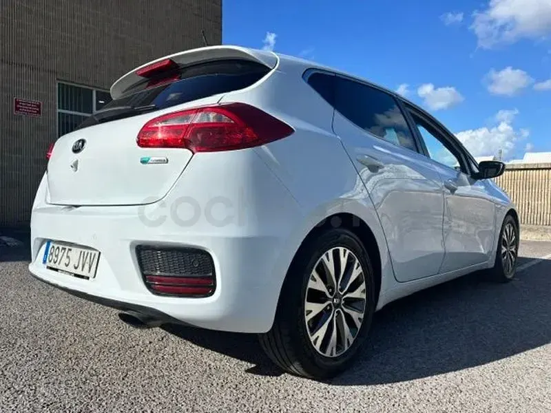 Usado Kia Ceed 100 CV (73 kW) 2016 Blanco Utilitario