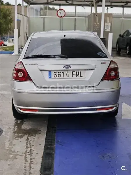 Usado Ford Mondeo Ghia 140 CV (102 kW) 2007 Gris / plata Berlina