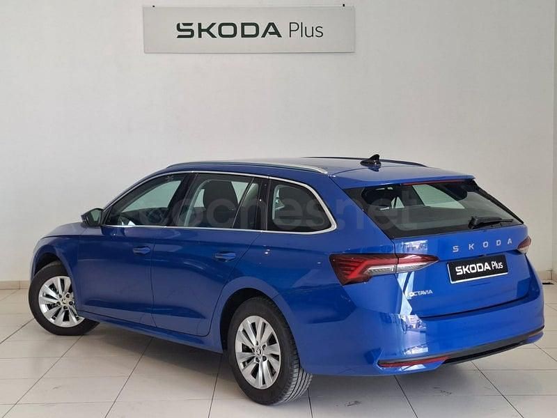 Usado Skoda Octavia Selection 150 CV (110 kW) 2024 Azul Familiar