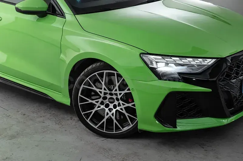 Usado Audi RS3 Ambiente 400 CV (294 kW) 2026 Verde Berlina