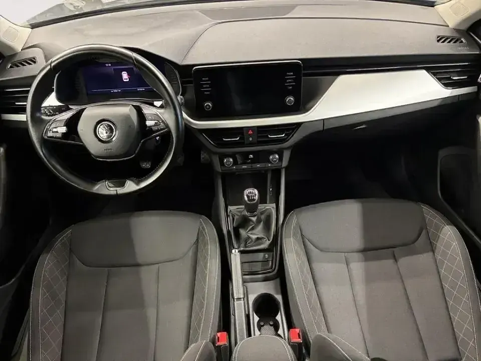 Usado Skoda Kamiq Ambition 110 CV (80 kW) 2021 Gris SUV