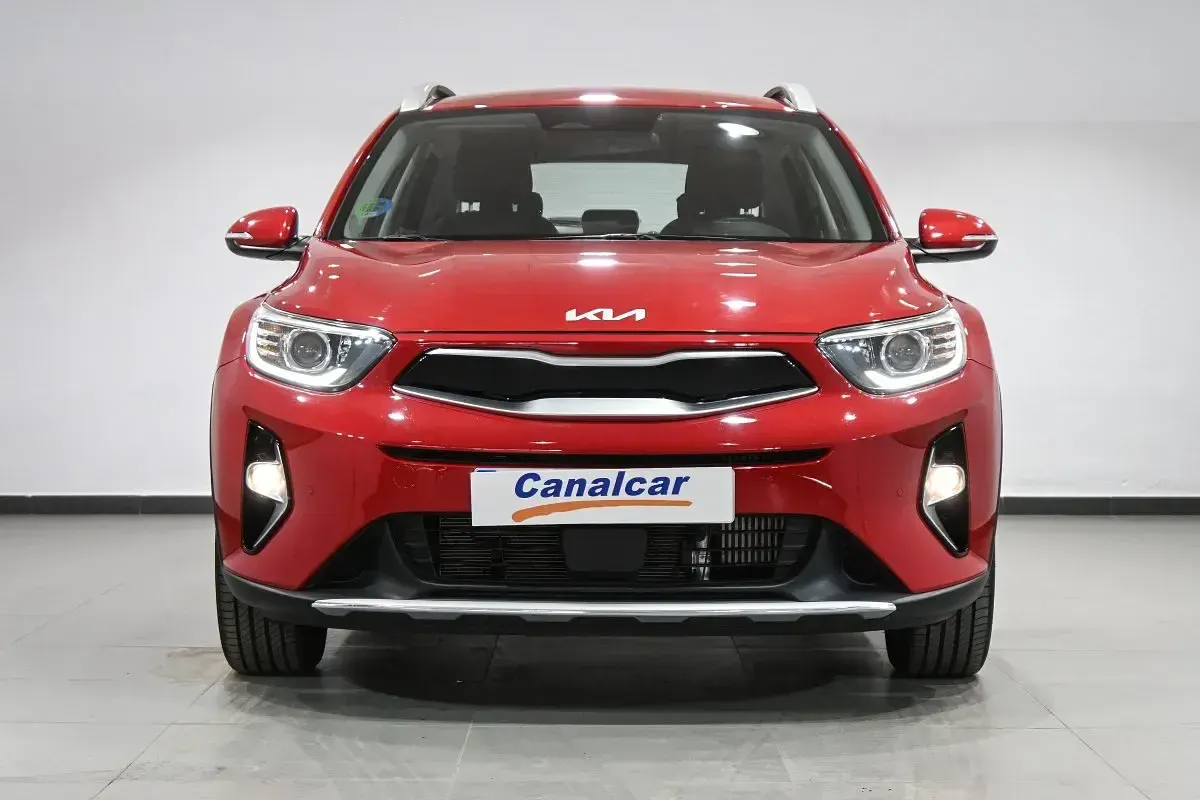 Usado Kia Stonic 120 CV (88 kW) 2022 Rojo SUV