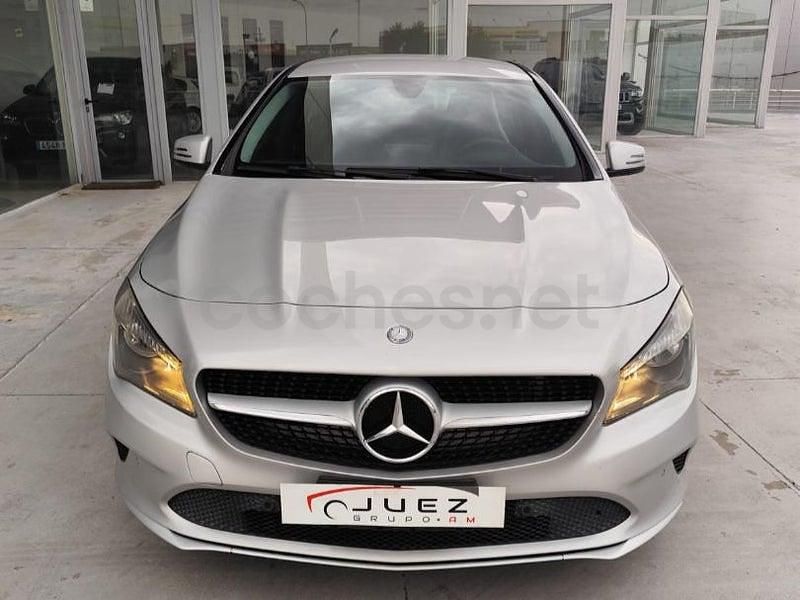 Usado Mercedes CLA200 Shooting Brake 136 CV (100 kW) 2017 Gris / plata Familiar