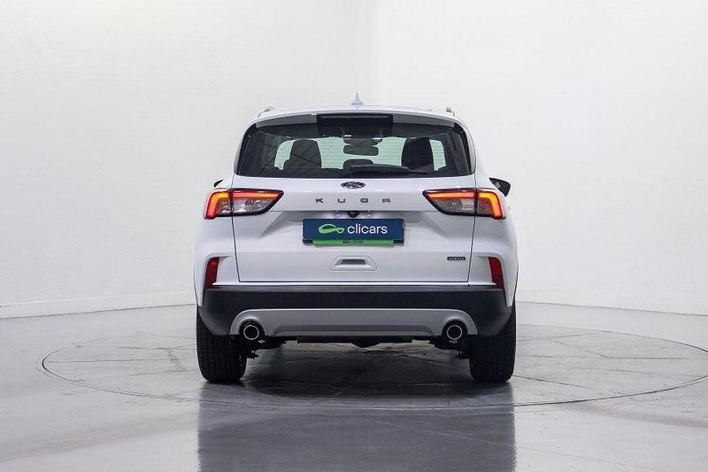 Usado Ford Kuga Titanium 225 CV (165 kW) 2022 Blanco SUV