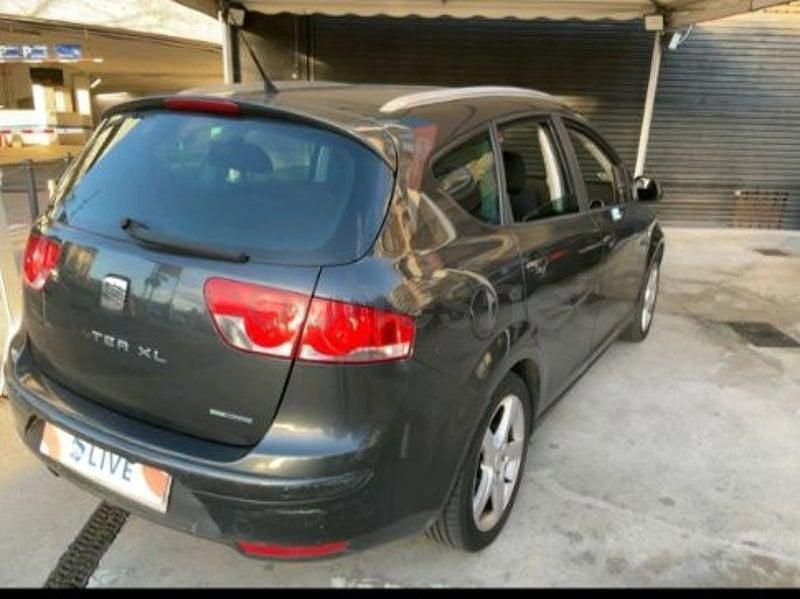 Usado Seat Altea XL Style 105 CV (77 kW) 2011 Gris / plata Monovolumen