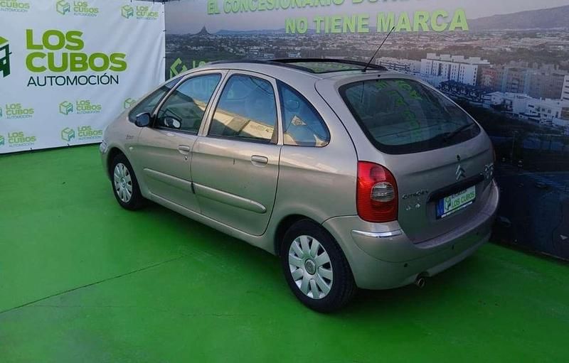 Usado Citroën Xsara Exclusive 94 CV (69 kW) 2005 Marrón Monovolumen