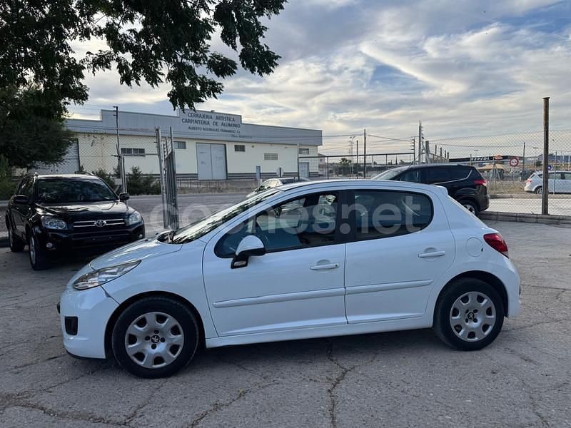 Usado Peugeot 207 68 CV (50 kW) 2013 Blanco Berlina