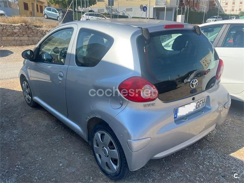 Gris / plata Usado 2008 Toyota Aygo Utilitario | 4300 € (Precio justo) - Imagen 1/4