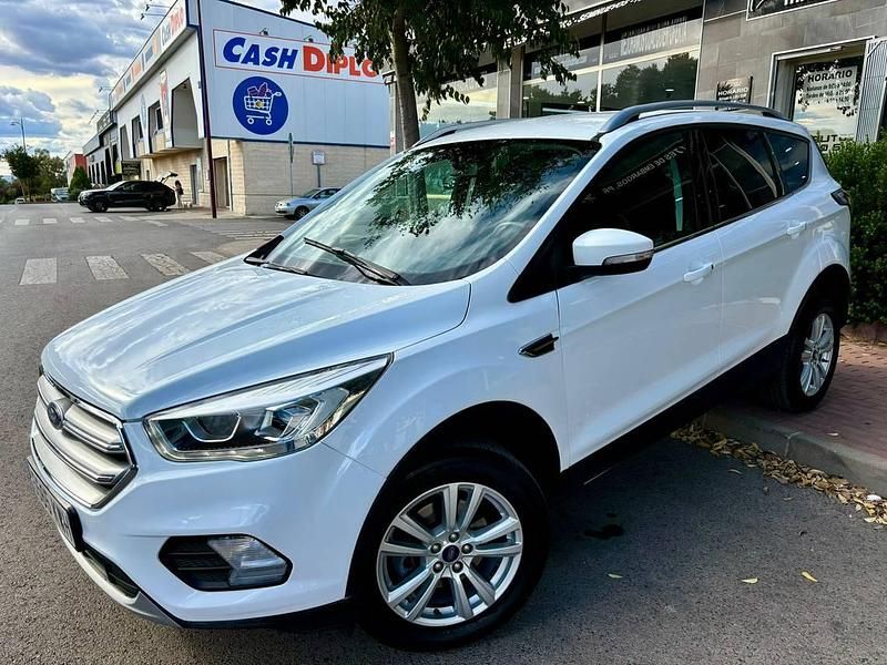 Usado Ford Kuga Trend 120 CV (88 kW) 2019 Blanco SUV