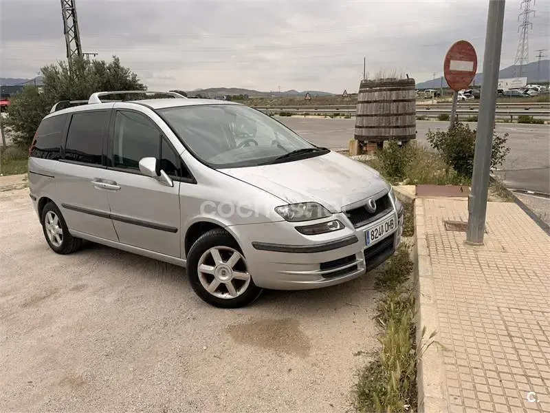 Usado Fiat Ulysse Emotion 128 CV (94 kW) 2005 Gris / plata Monovolumen