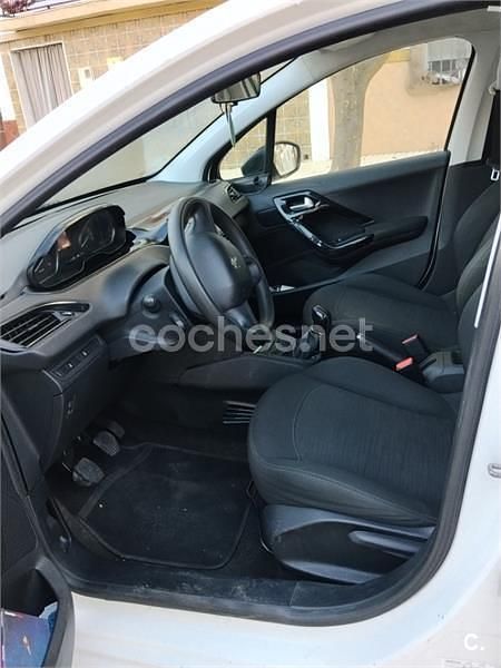 Usado Peugeot 208 Access 75 CV (55 kW) 2018 Blanco Utilitario