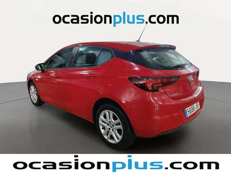 Usado Opel Astra Selective 105 CV (77 kW) 2016 Rojo Utilitario