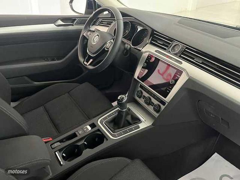 Usado VW Passat Advance 150 CV (110 kW) 2019 Azul Familiar