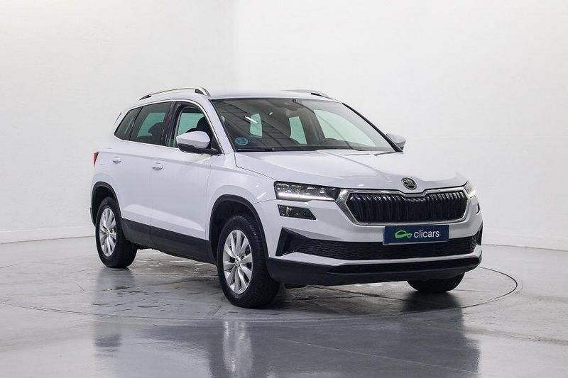 Usado Skoda Karoq Ambition 150 CV (110 kW) 2022 Blanco SUV