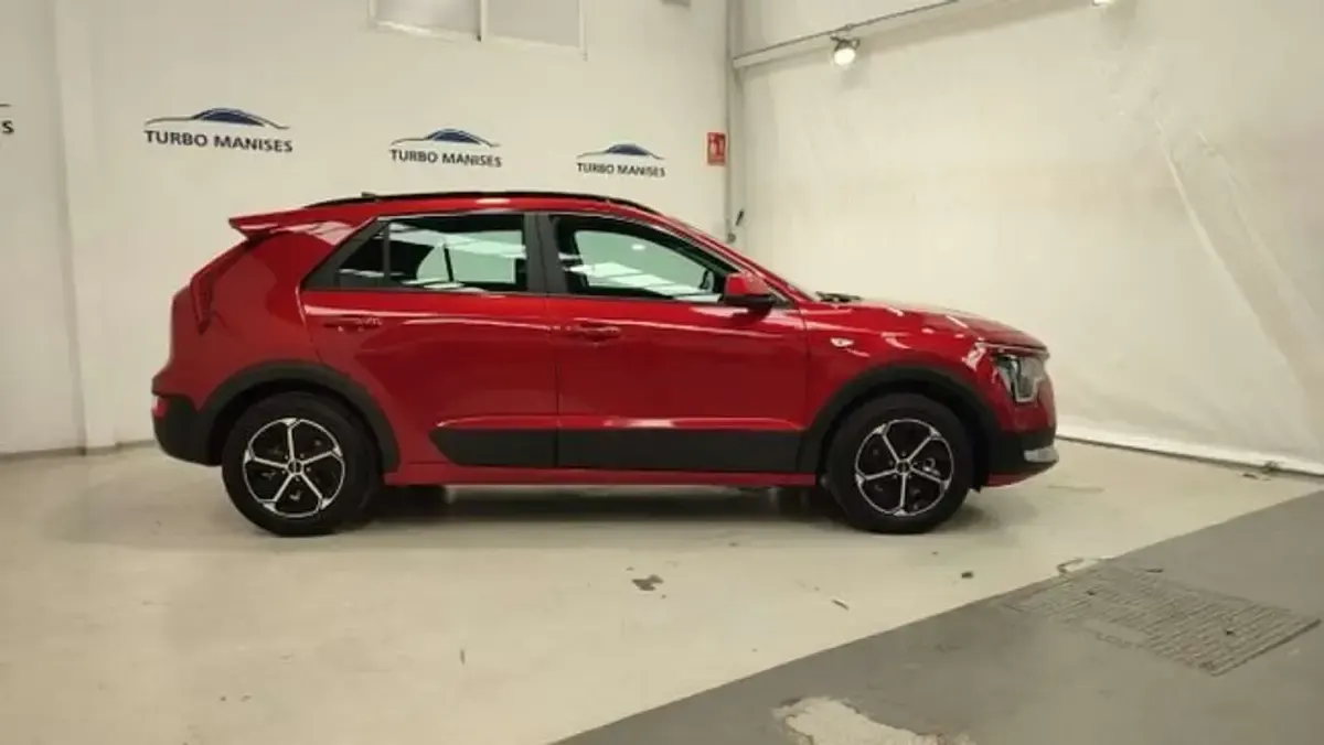 Usado Kia Niro 141 CV (103 kW) 2024 Rojo SUV
