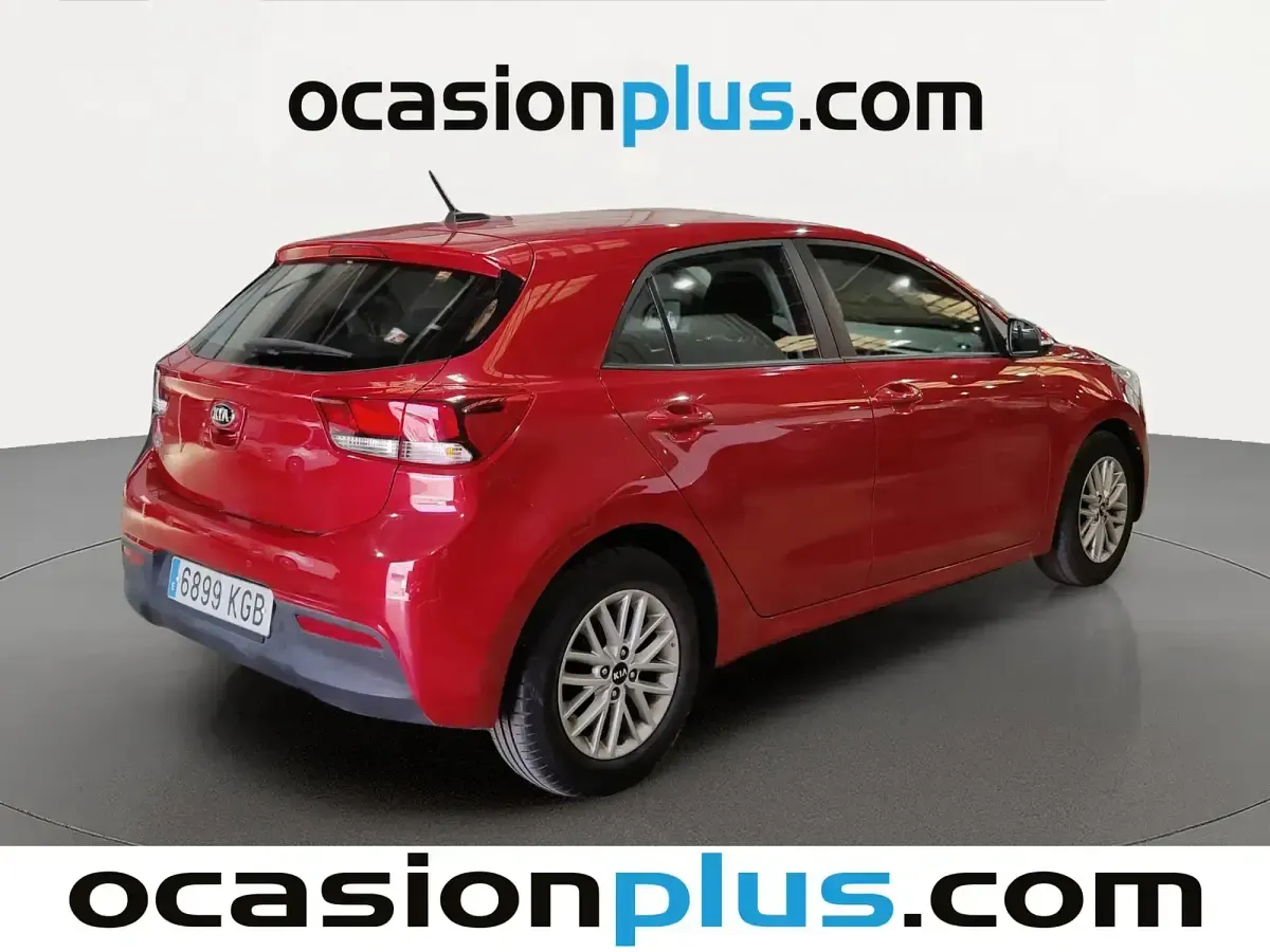 Usado Kia Rio 84 CV (61 kW) 2017 Rojo Berlina