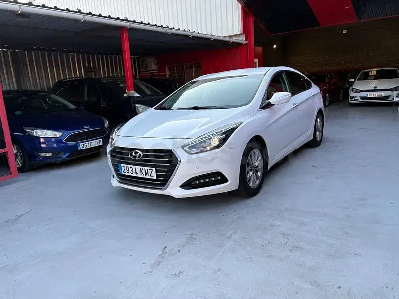 Usado Hyundai i40 116 CV (85 kW) 2017 Blanco Berlina