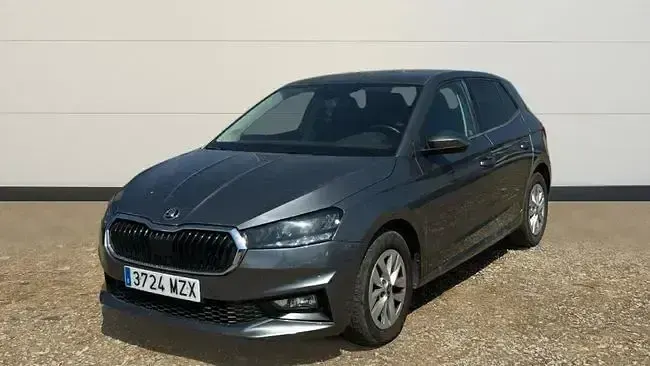 Usado Skoda Fabia Selection 95 CV (69 kW) 2025 Gris Utilitario