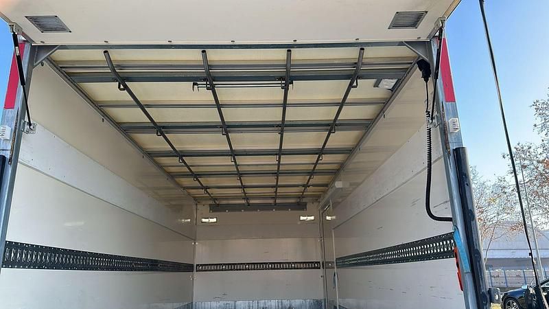 Usado Iveco Daily 180 CV (132 kW) 2018 Blanco Berlina