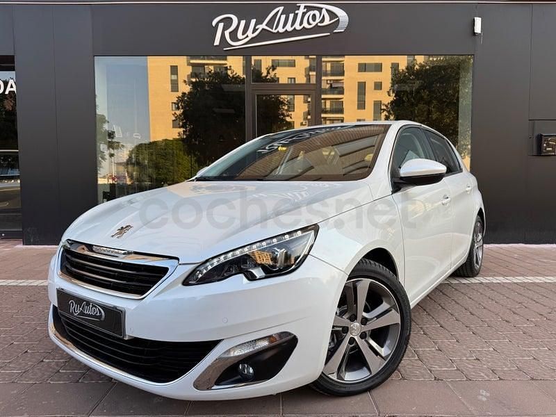 Usado Peugeot 308 Allure 120 CV (88 kW) 2015 Blanco Berlina