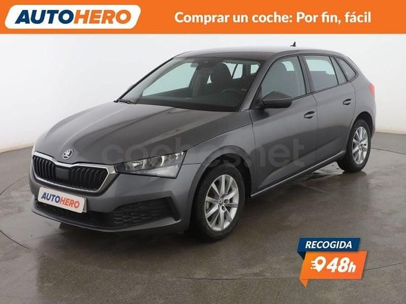Usado Skoda Scala Active 95 CV (69 kW) 2022 Gris / plata Utilitario
