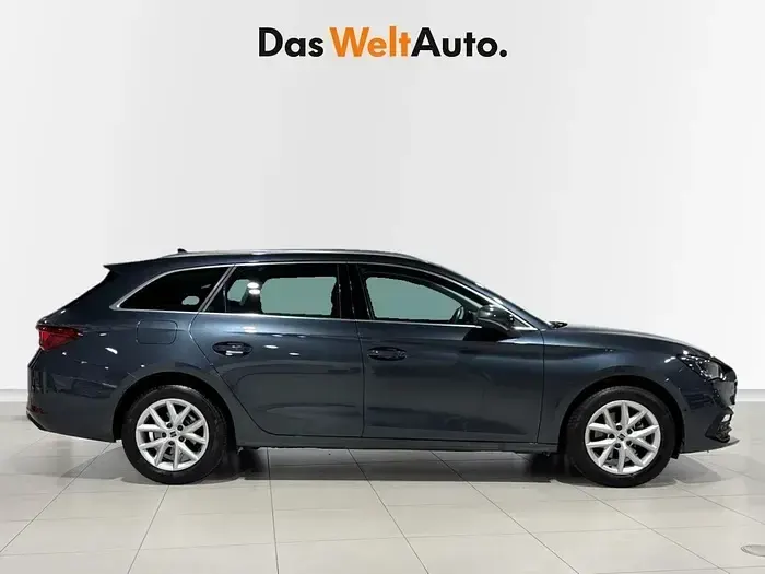 Usado Seat Leon Style 116 CV (85 kW) 2025 Gris
