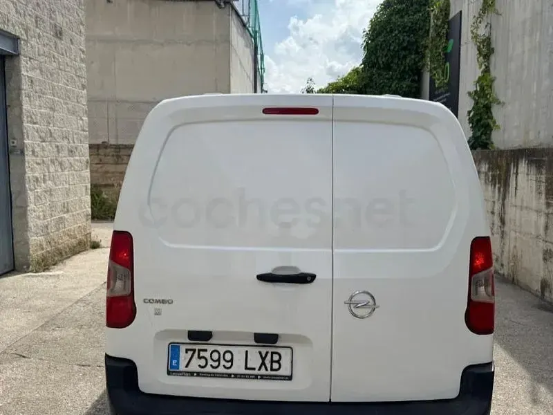 Usado Opel Combo Life Business Edition 102 CV (75 kW) 2022 Blanco Monovolumen