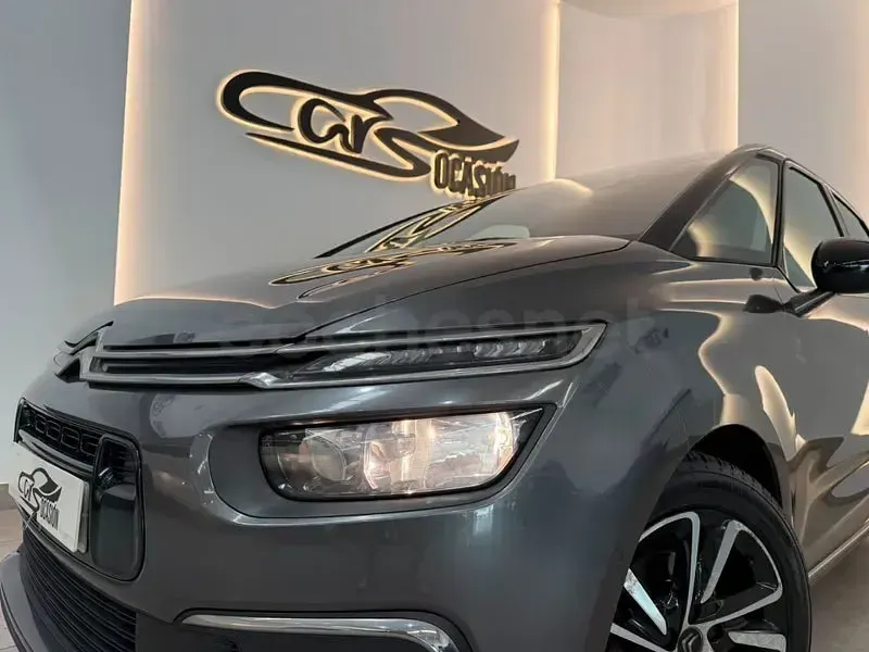 Usado Citroën C4 SpaceTourer Feel 130 CV (95 kW) 2020 Gris / plata Monovolumen