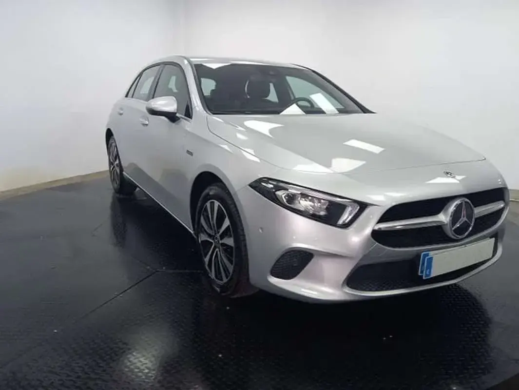 Usado Mercedes A250 218 CV (160 kW) 2021 Gris Berlina