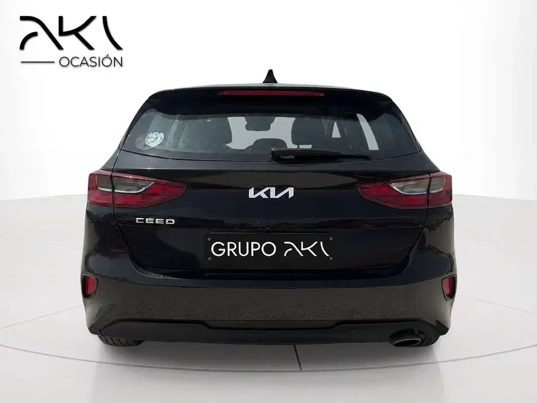 Usado Kia Ceed 101 CV (74 kW) 2025 Negro Utilitario