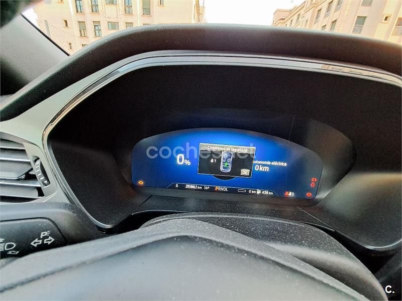 Usado Ford Kuga ST-Line 225 CV (165 kW) 2023 Gris / plata SUV