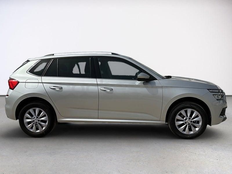Usado Skoda Kamiq 110 CV (80 kW) 2022 Gris / plata SUV