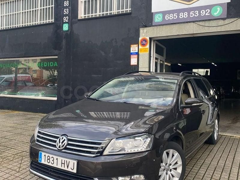 Usado VW Passat 105 CV (77 kW) 2014 Marrón Familiar