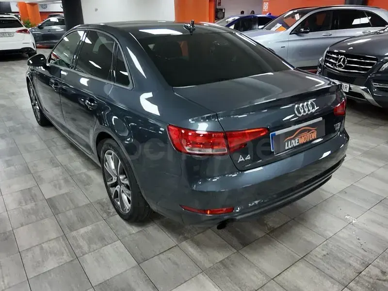 Usado Audi A4 S-Line 204 CV (150 kW) 2020 Gris / plata Berlina