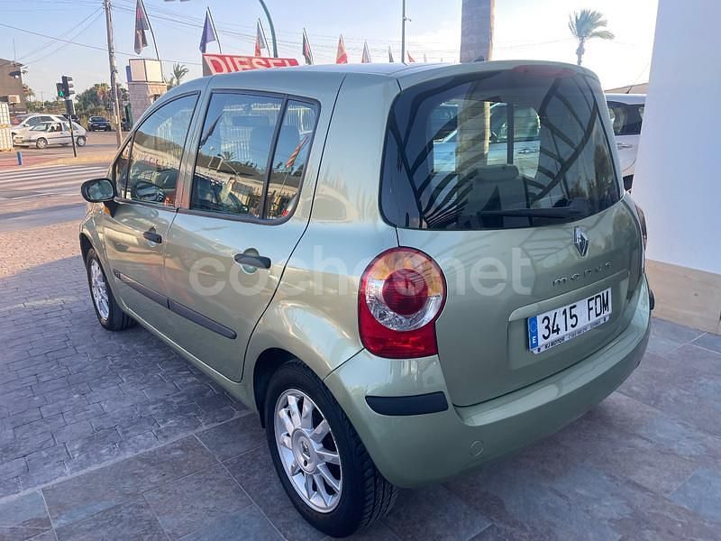 Usado Renault Modus Expression 85 CV (62 kW) 2006 Verde Monovolumen