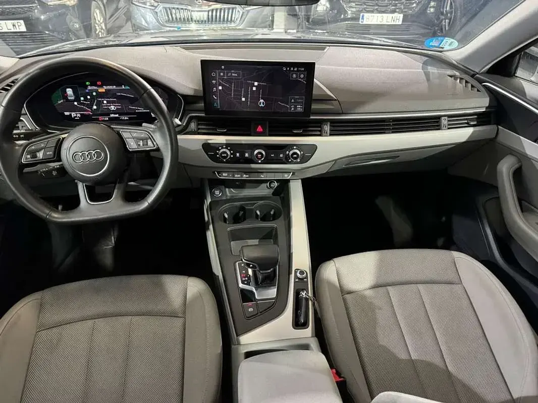 Usado Audi A4 Advanced Plus 163 CV (119 kW) 2022 Gris / plata Berlina