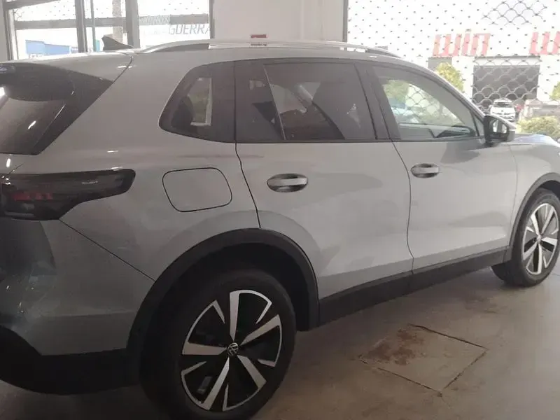 Nuevo VW Tiguan 150 CV (110 kW) 2026 Gris / plata SUV