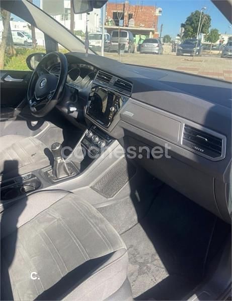 Usado VW Touran Edition 115 CV (84 kW) 2018 Negro Monovolumen