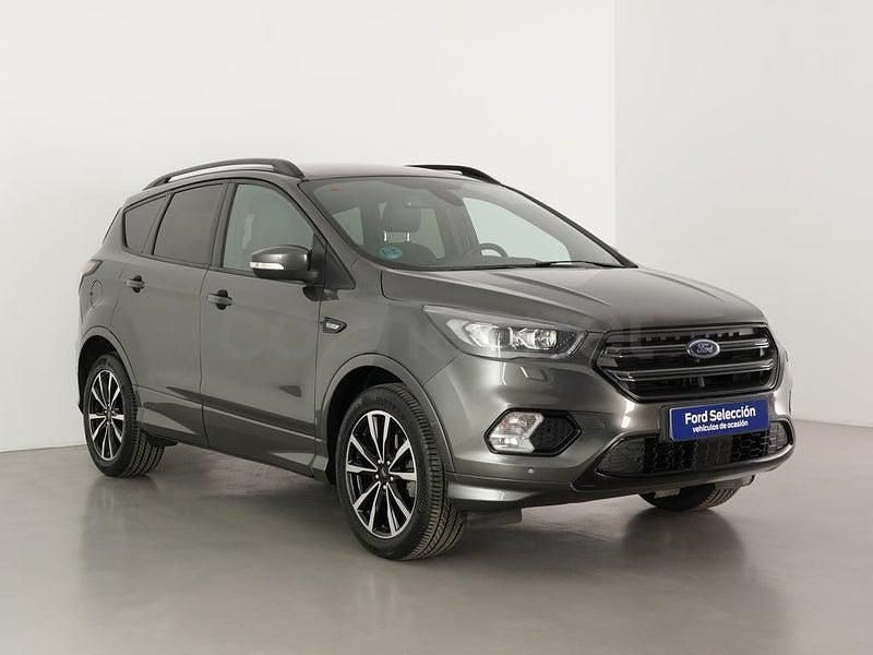 Usado Ford Kuga ST-Line 150 CV (110 kW) 2019 Gris / plata SUV