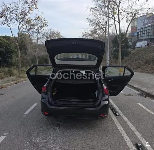 Usado Fiat Tipo Lounge 120 CV (88 kW) 2020 Negro Familiar