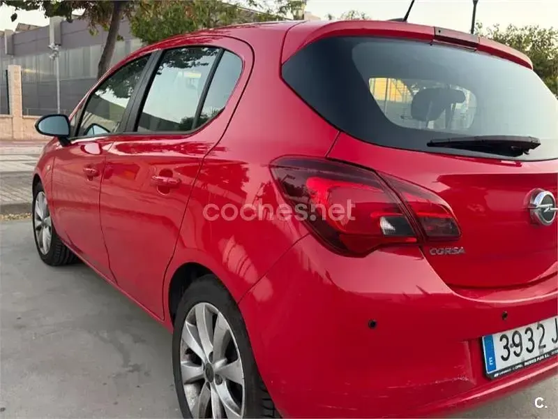 Usado Opel Corsa Selective 90 CV (66 kW) 2017 Rojo Utilitario