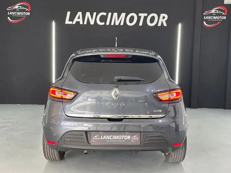 Usado Renault Clio IV LIMITED 90 CV (66 kW) 2018 Gris / plata Berlina